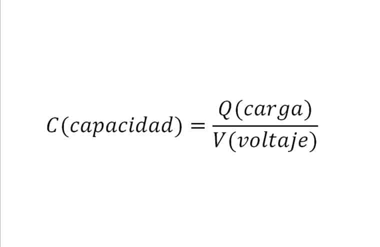 Fórmula de la capacidad de un condensador