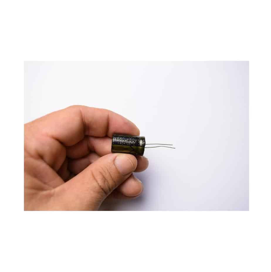 marcado negativo de un condensador electrolítico