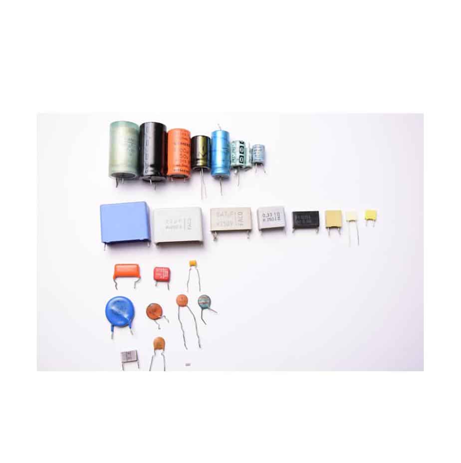 fotografía distintos tipos de condensadores